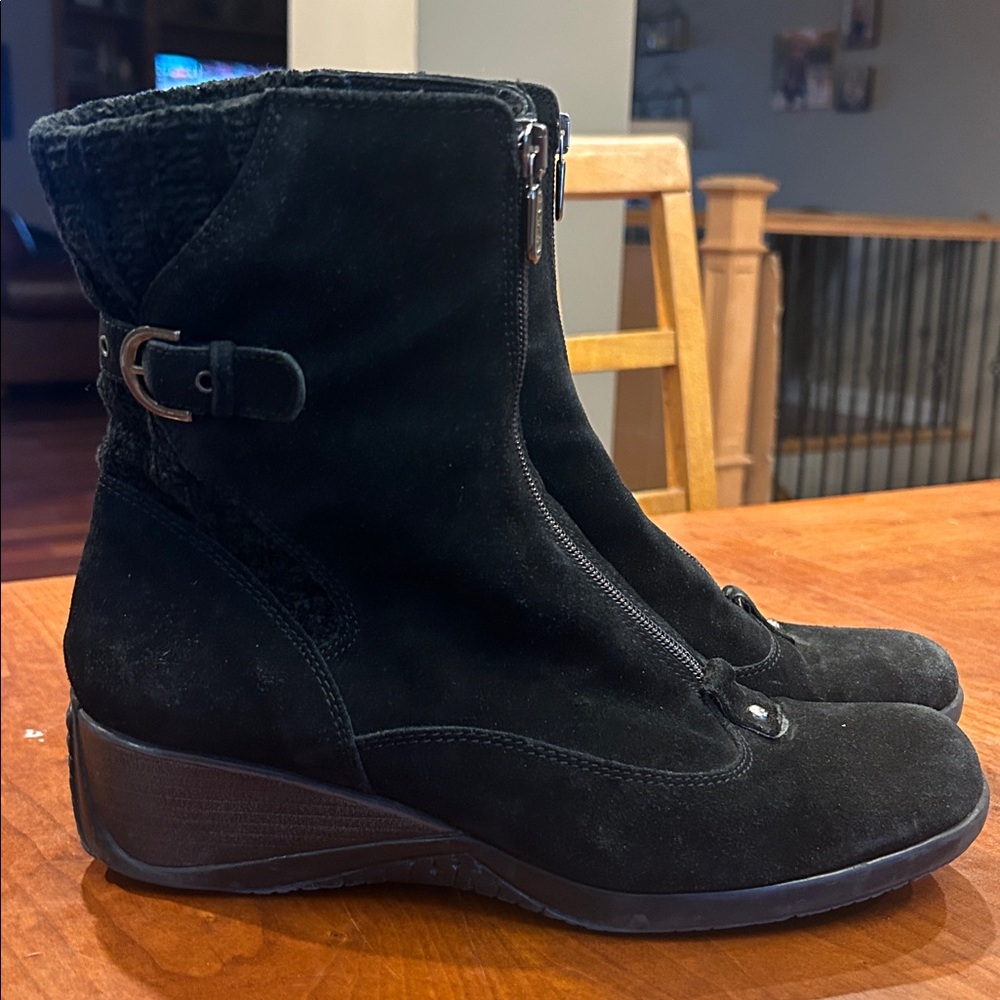 Aquatalia Mia Low Wedge Black Suede Boots Zip Front Women's Size 9.5 Italy